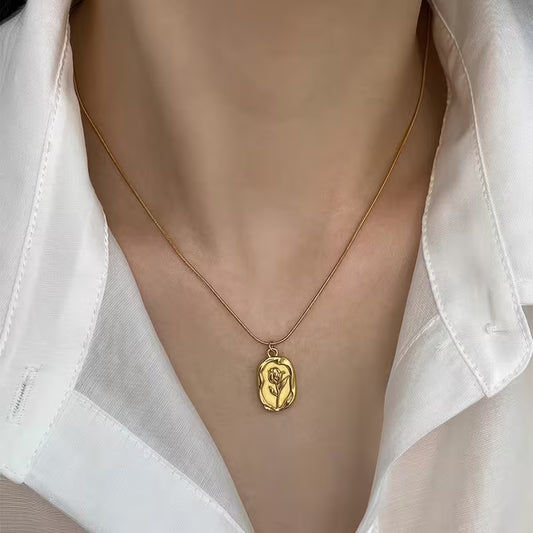 French luxury tulip pendant necklace – close-up detail
