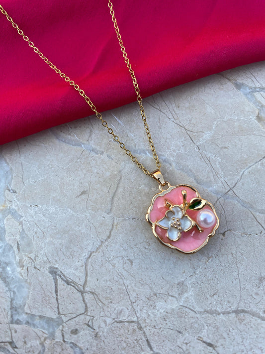 Necklace with a floral pendant (stainless steel)