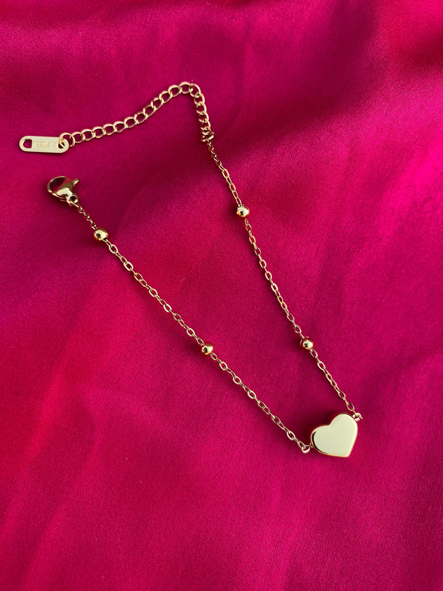 Gold bracelet with a heart-shaped