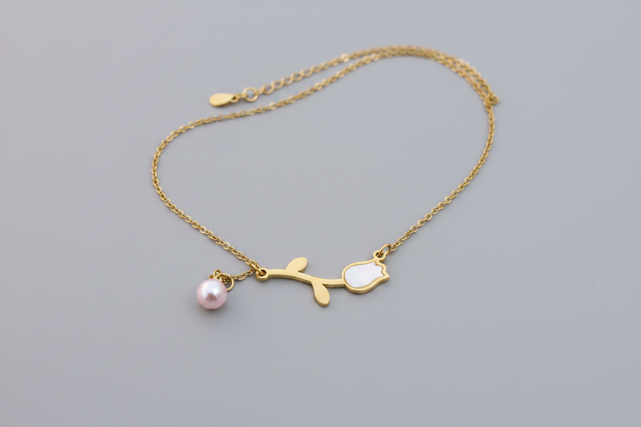 Gold bracelet with a pearl