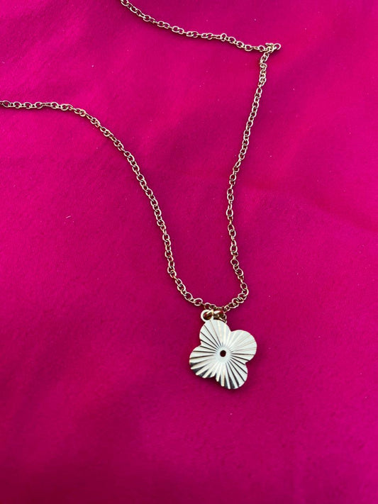 Stainless Steel Radiant Flower Pendant Necklace (Gold)