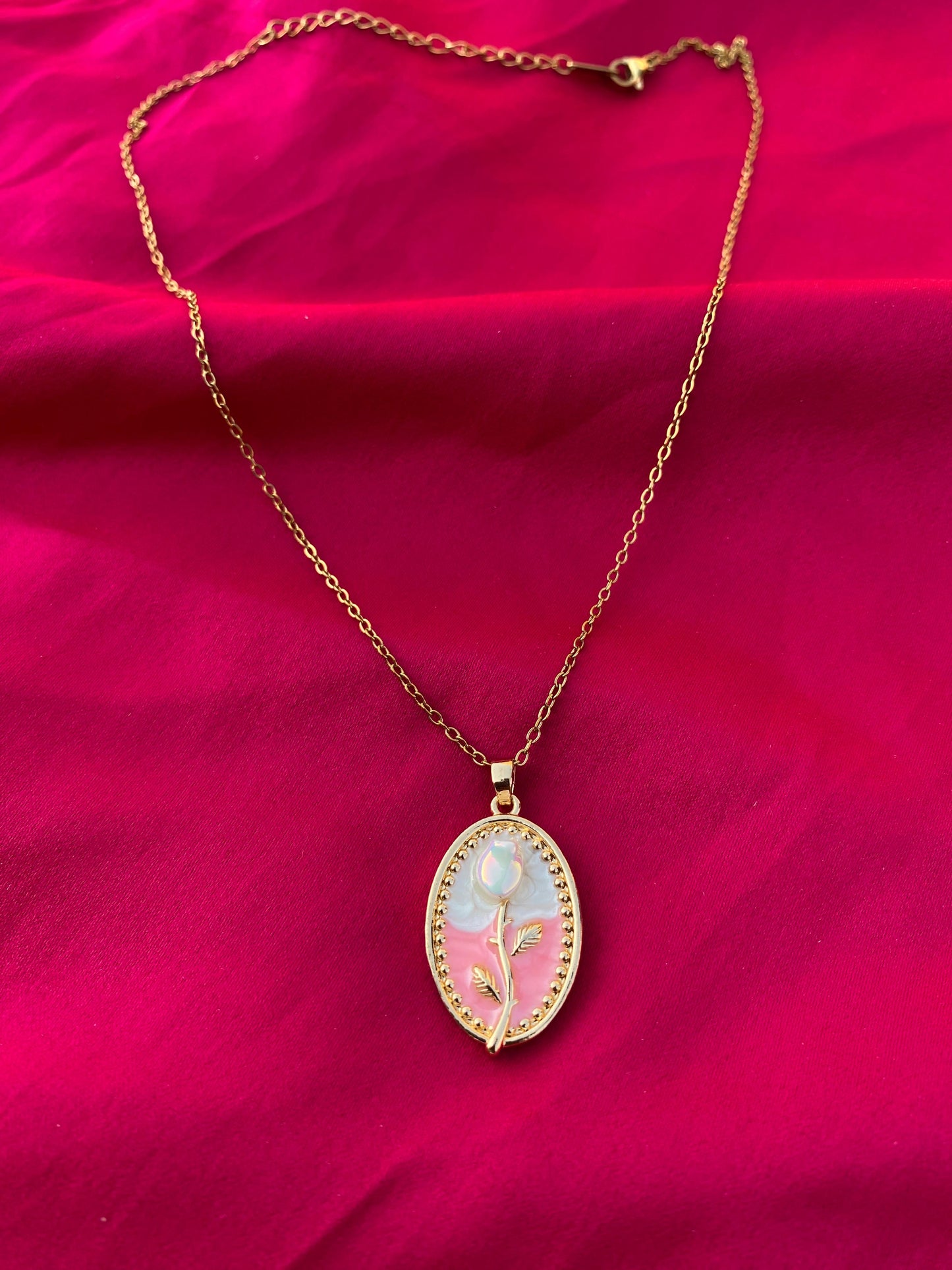 White and Pink Elegant Pearl Rose Flower Necklace (stainless steel)