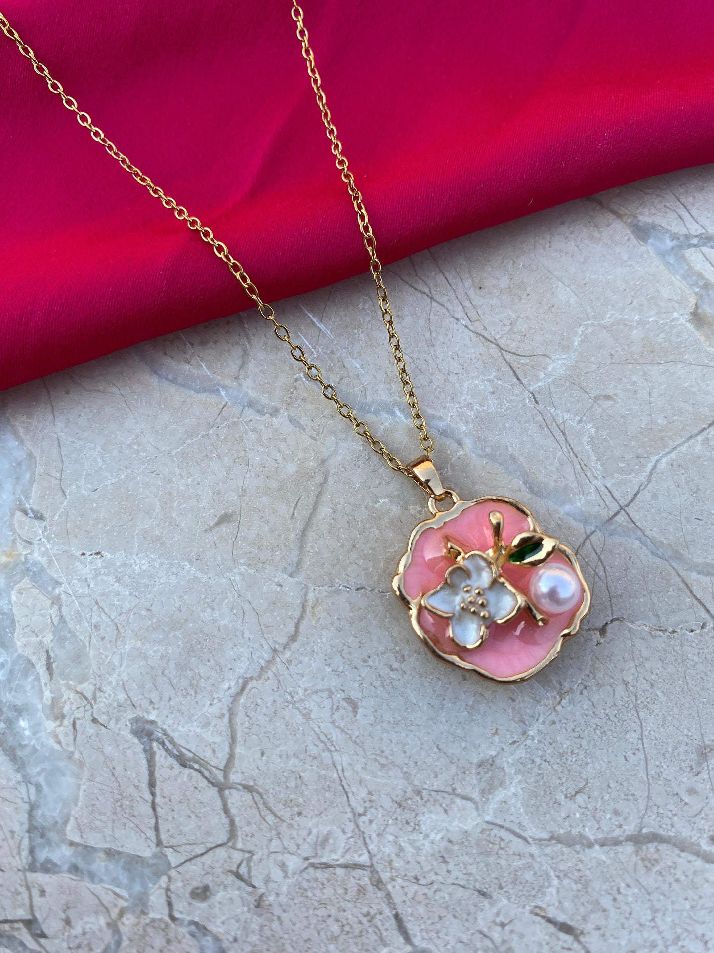 Necklace with a floral pendant (stainless steel)