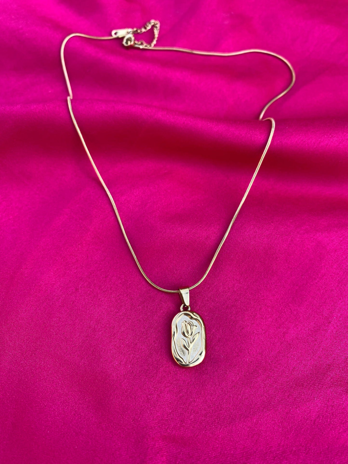 Light Luxury French Stainless Steel Plated Rose Tulip Flower Pendant Necklace for Women'S Holiday Gift
