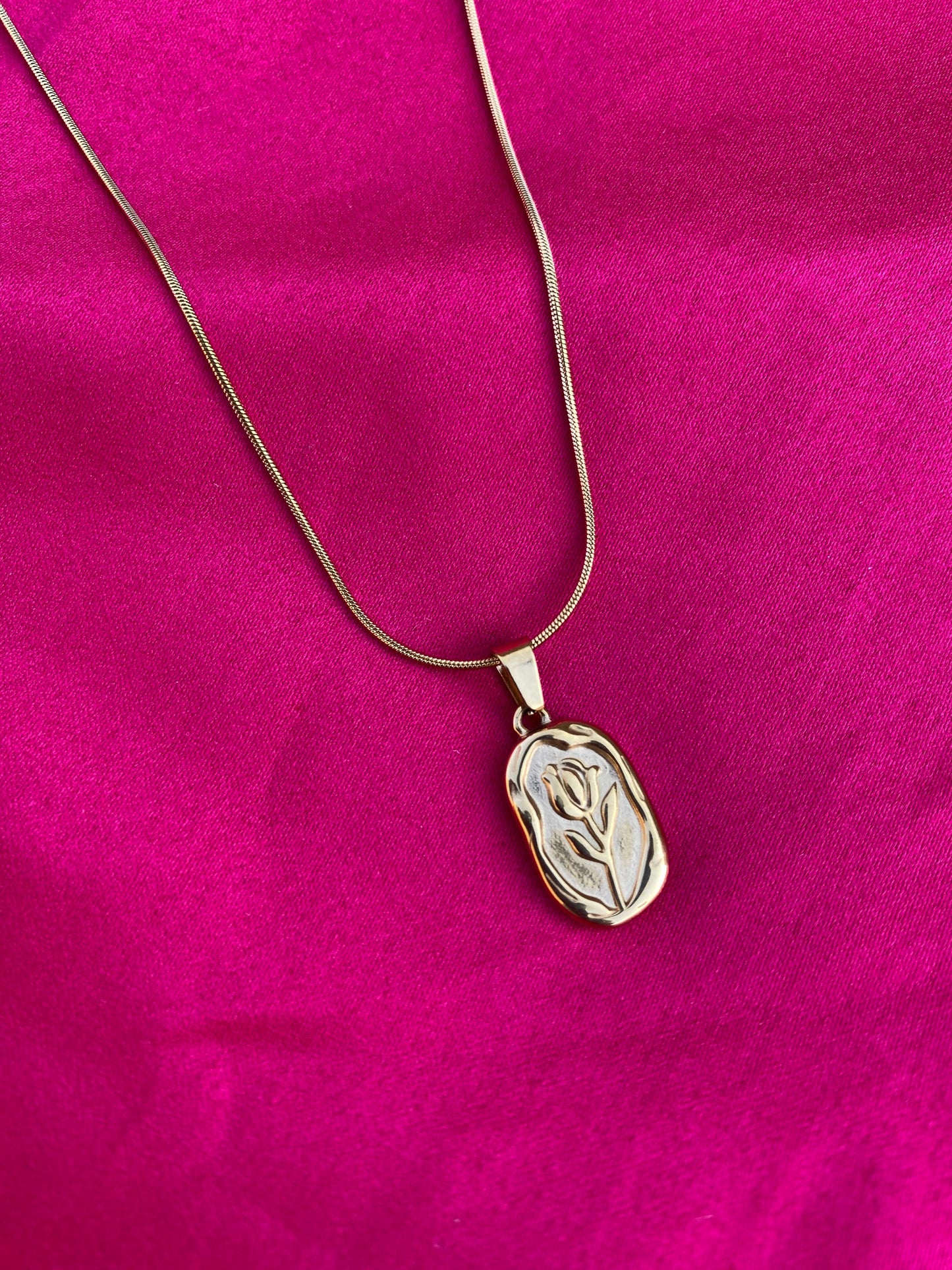 Light Luxury French Stainless Steel Plated Rose Tulip Flower Pendant Necklace for Women'S Holiday Gift