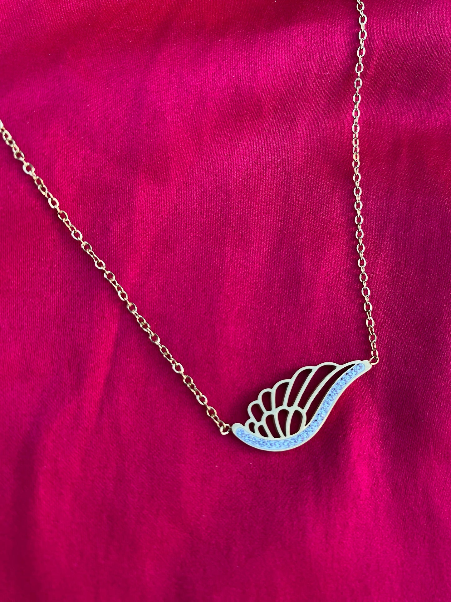 Necklace with a leaf-shaped pendant (stainless steel)