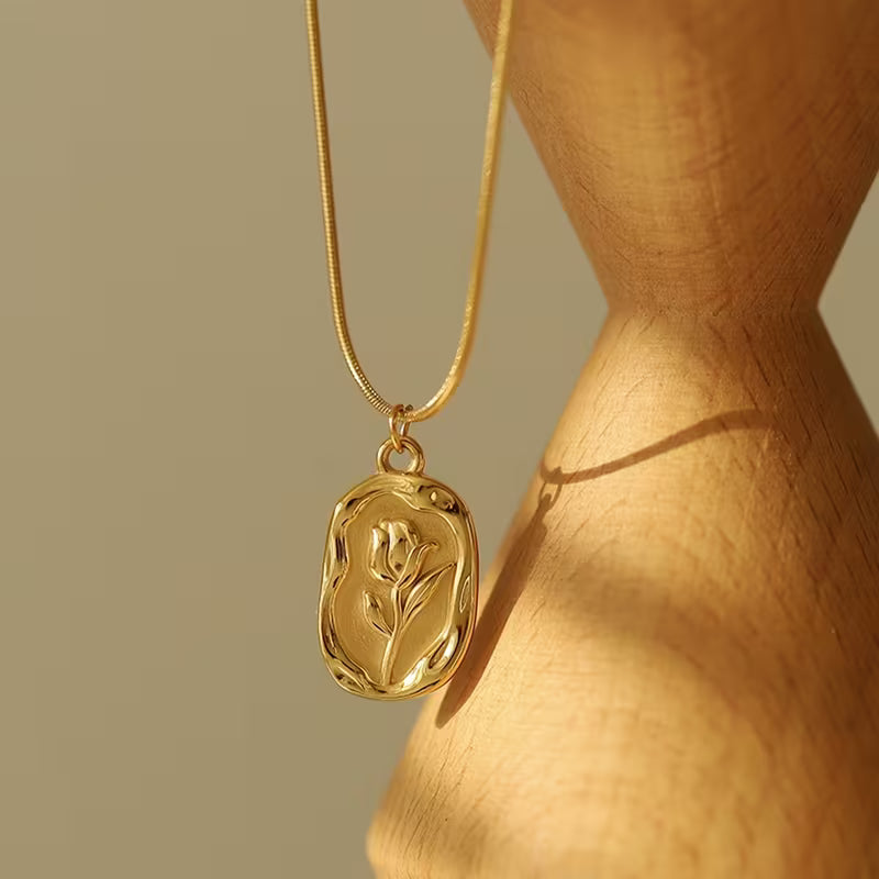 Light Luxury French Stainless Steel Plated Rose Tulip Flower Pendant Necklace for Women'S Holiday Gift