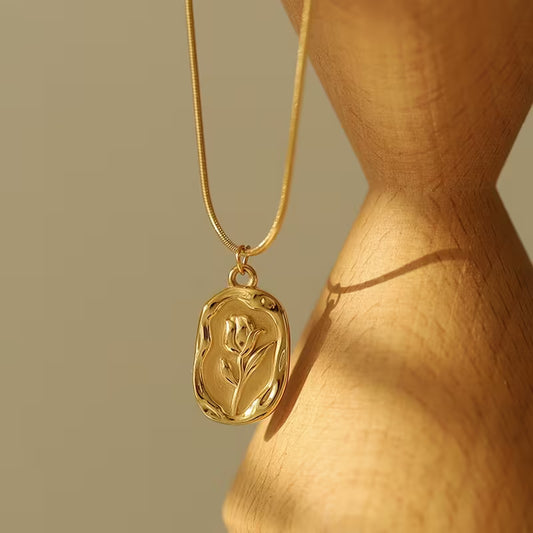 Light Luxury French Stainless Steel Plated Rose Tulip Flower Pendant Necklace for Women'S Holiday Gift
